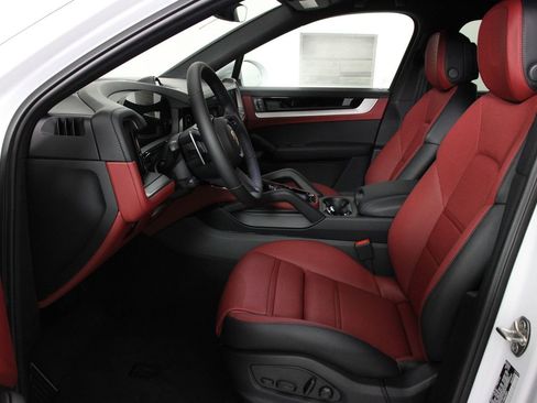 New 2026 Porsche Cayenne Coupe image 5