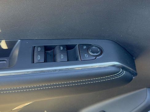 Used 2025 GMC Acadia Elevation image 17