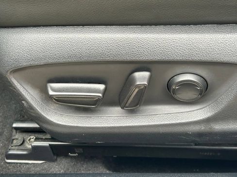 Used 2019 Toyota Camry SE FWD image 21