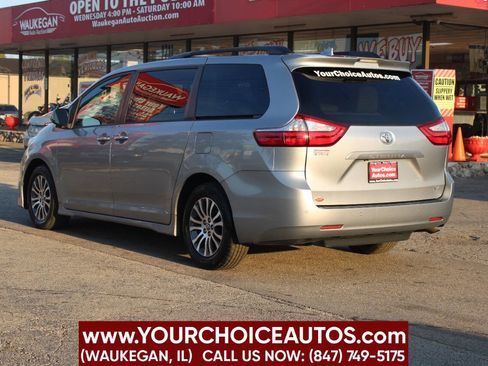 Used 2018 Toyota Sienna XLE w/ XLE Navigation Package image 7