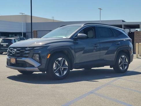 New 2026 Hyundai Tucson SEL FWD image 2