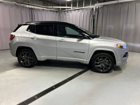 Used 2024 Jeep Compass Limited w/ High Altitude Package image 8