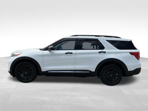 Certified 2023 Ford Explorer XLT w/ Equipment Group 202A AWD/4WD image 5