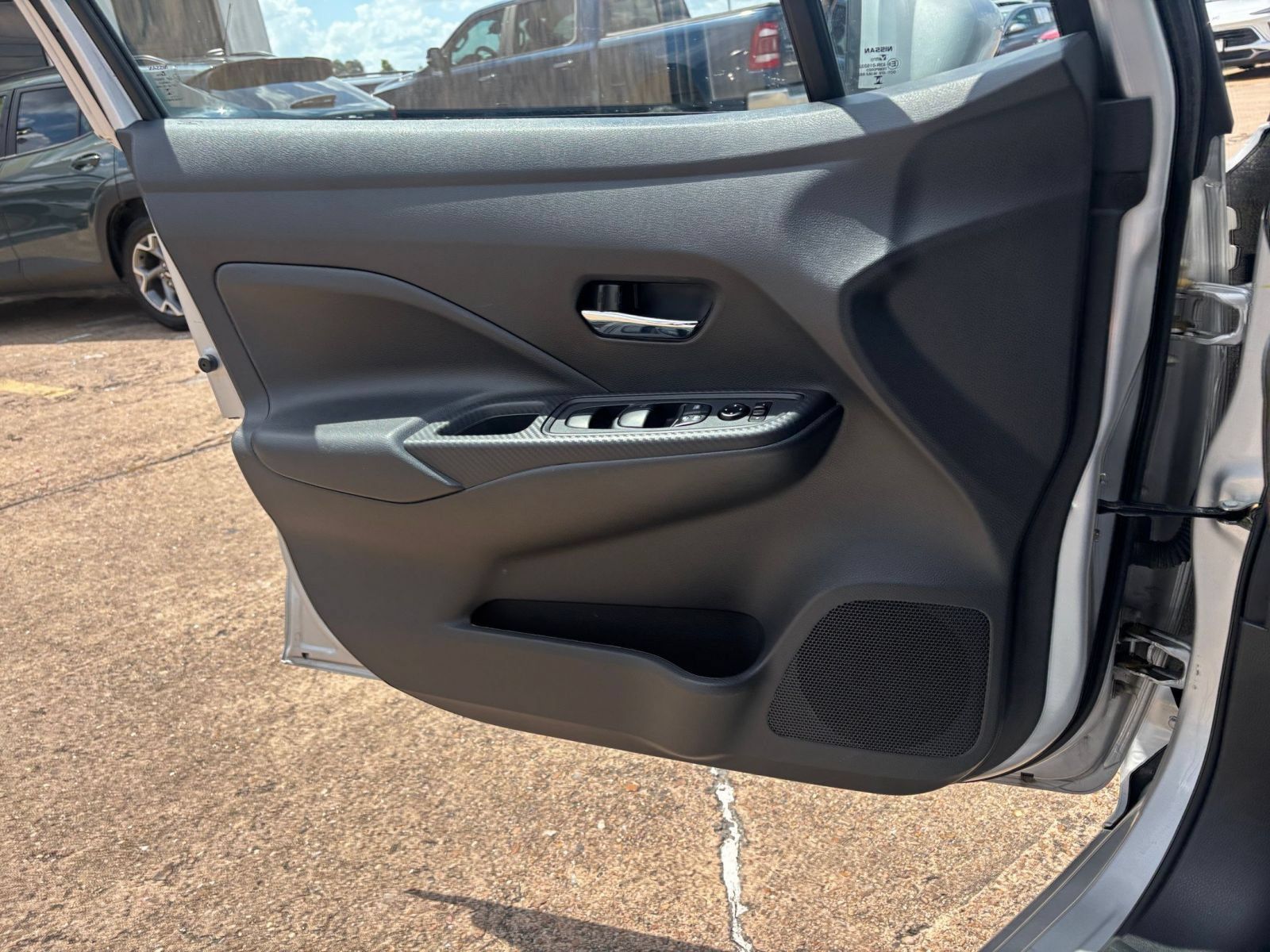Used 2025 Nissan Versa SV FWD image 18