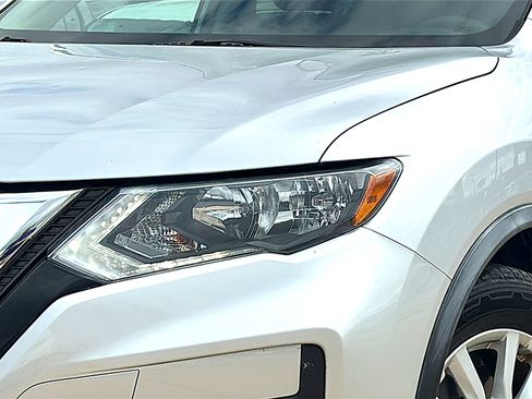 Used 2020 Nissan Rogue SV FWD image 4