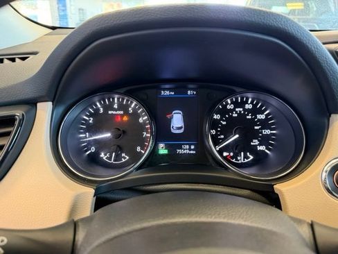 Used 2018 Nissan Rogue SV w/ Sun & Sound Touring Package AWD/4WD image 41