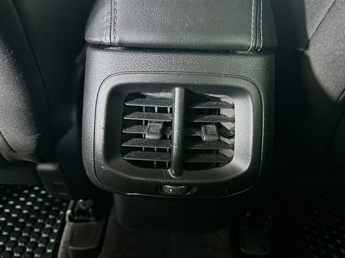 Used 2019 Jeep Cherokee Latitude w/ Cold Weather Group image 22