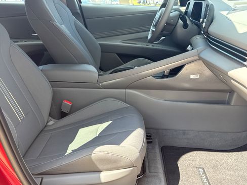 Certified 2025 Hyundai Elantra Sport image 13