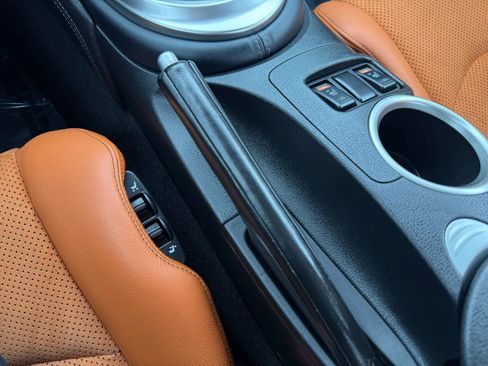Used 2010 Nissan 370Z Touring image 39