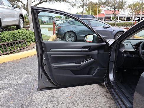 Used 2023 Nissan Altima 2.5 SV image 19