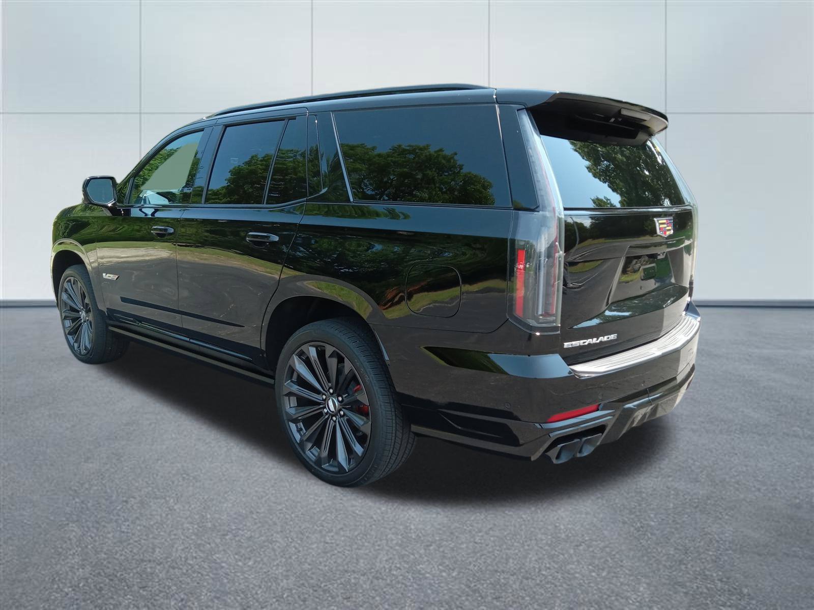 Certified 2026 Cadillac Escalade V AWD/4WD image 3