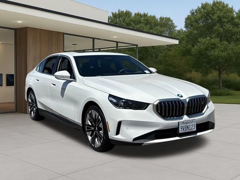 Used 2026 BMW i5 eDrive40 w/ Premium Package RWD image 6