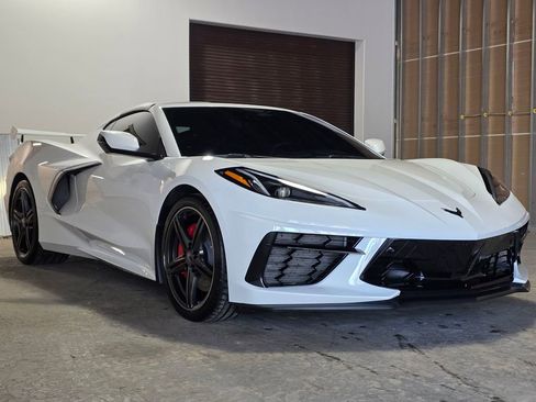 Used 2024 Chevrolet Corvette Stingray Preferred Cpe w/ Z51 Performance Package RWD image 3