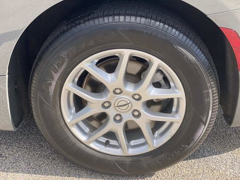 Certified 2025 Chrysler Pacifica Select image 15