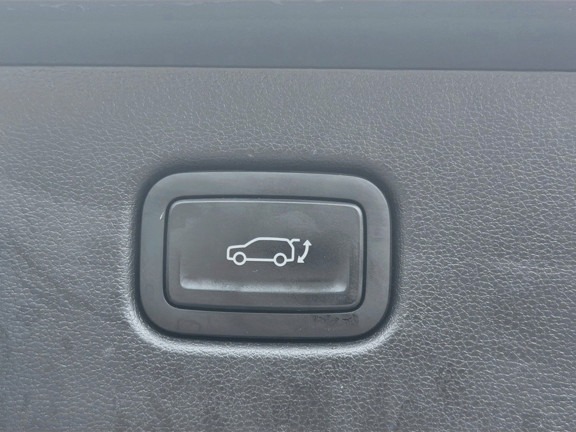 Used 2024 Hyundai Kona Limited FWD image 13