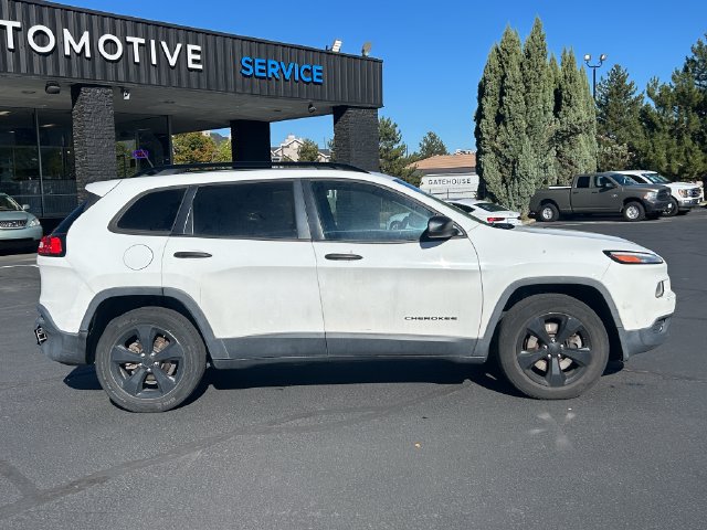 Used 2016 Jeep Cherokee Sport FWD image 2