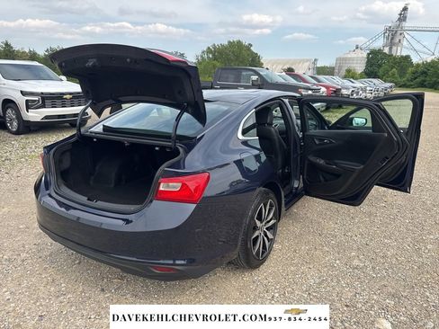 Used 2017 Chevrolet Malibu LT w/ Leather Package FWD image 37