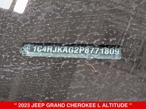 Used 2023 Jeep Grand Cherokee L Laredo AWD/4WD image 38