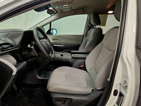 Used 2022 Toyota Sienna LE FWD image 9