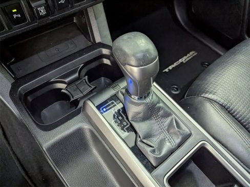 Used 2020 Toyota Tacoma Limited image 27