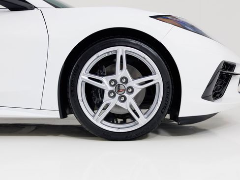 Used 2021 Chevrolet Corvette 2LT w/ Engine Appearance Package image 14