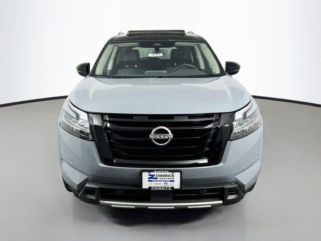 Used 2024 Nissan Pathfinder SL w/ SL Premium Package AWD/4WD image 2