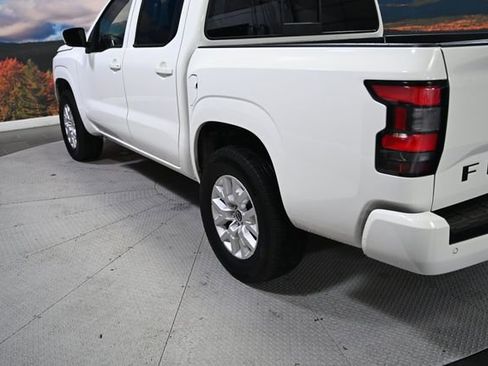 Used 2022 Nissan Frontier SV w/ Technology Package image 9