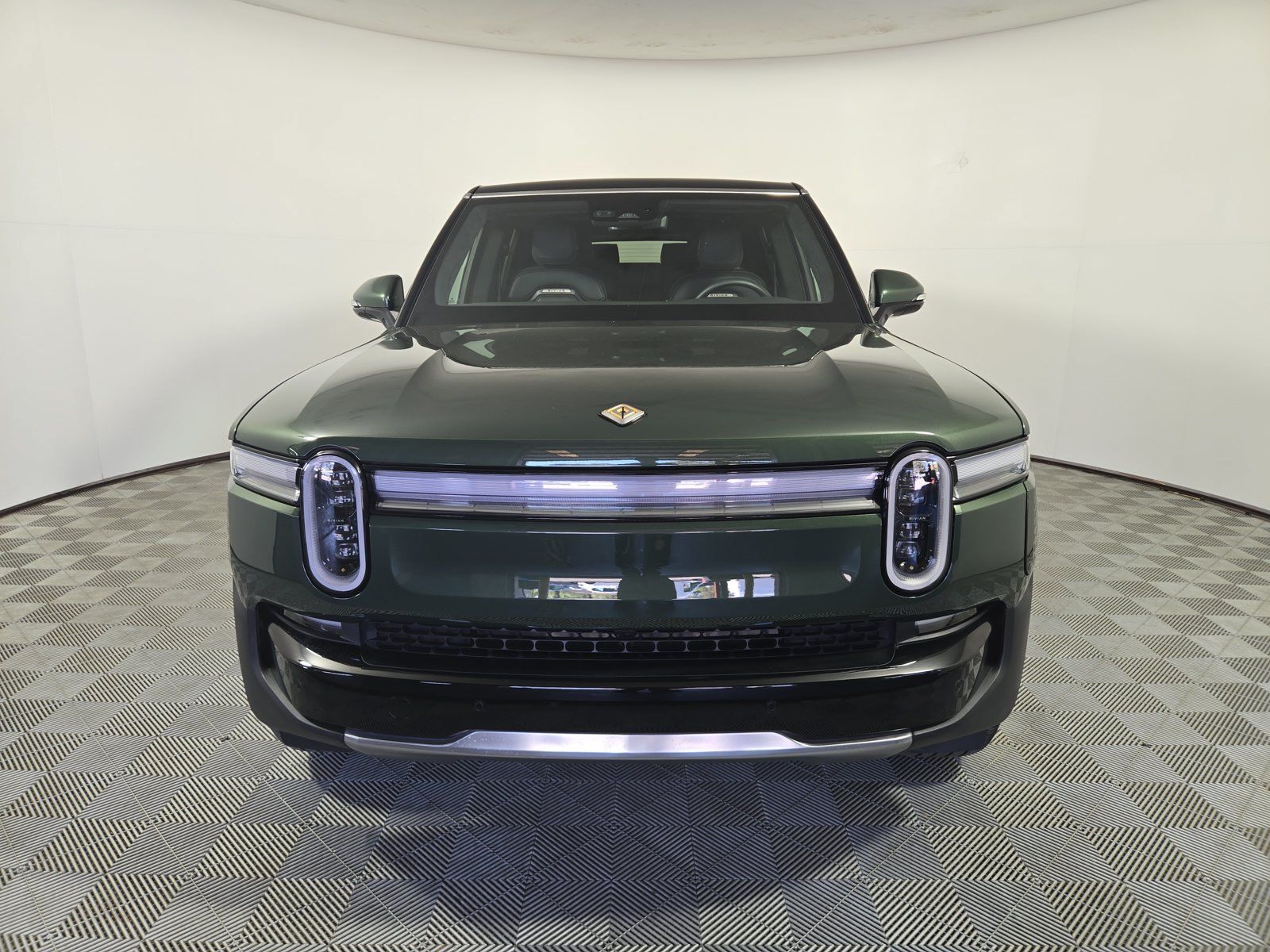 Used 2025 Rivian R1S Adventure Dual AWD/4WD image 8