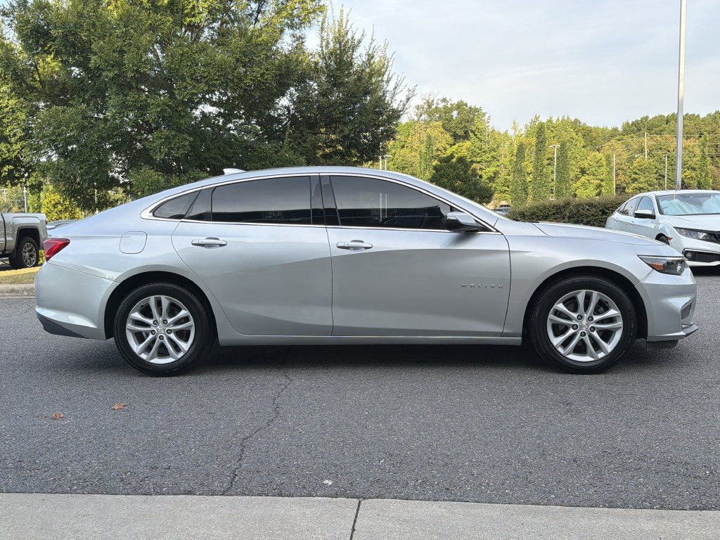 Used 2018 Chevrolet Malibu LT FWD image 2