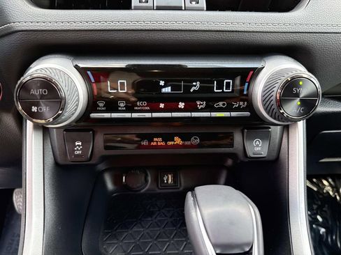 Used 2025 Toyota RAV4 XLE Premium image 29