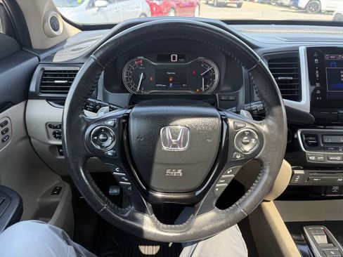 Used 2017 Honda Pilot Touring image 8