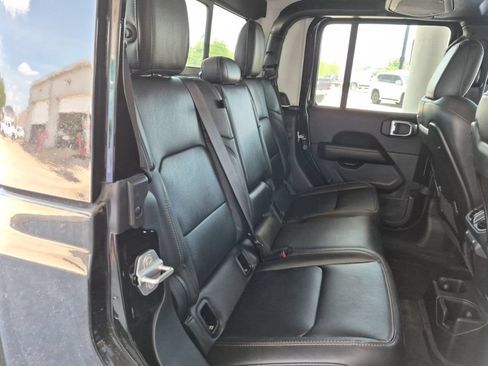 Used 2025 Jeep Gladiator Sport AWD/4WD image 6