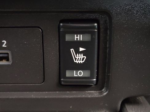 Used 2024 Nissan Frontier SV image 4