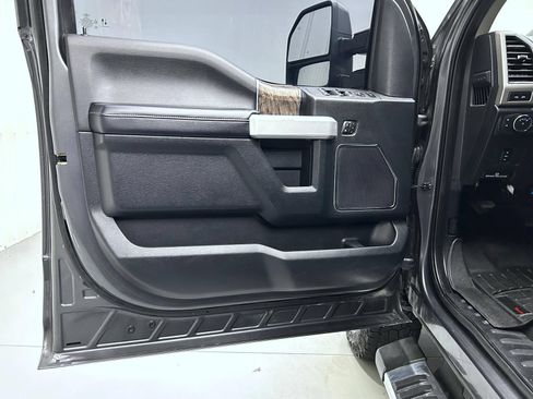 Used 2019 Ford F250 Lariat w/ Lariat Value Package AWD/4WD image 9