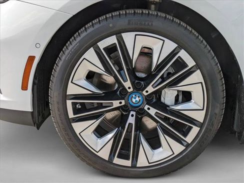 Certified 2024 BMW i5 eDrive40i w/ M Sport Package image 10