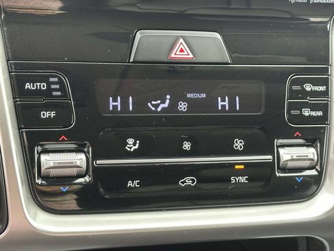 Used 2022 Kia Sorento S image 11