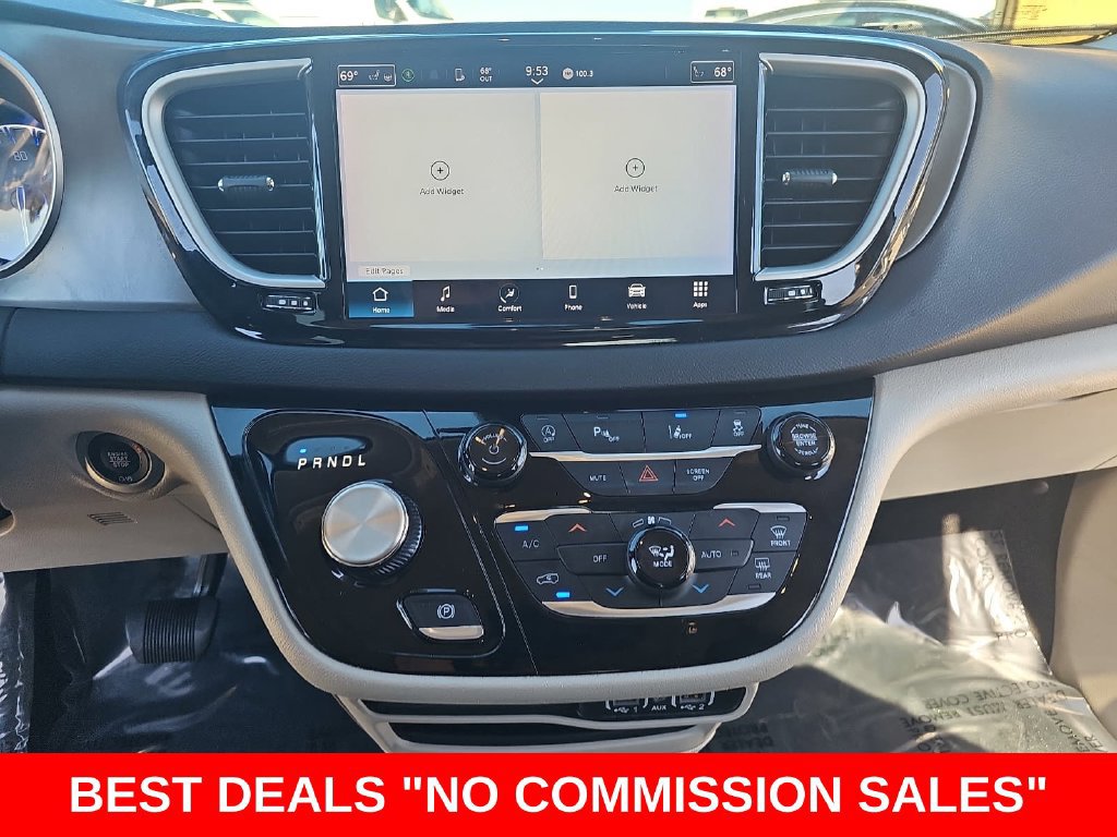 Used 2024 Chrysler Pacifica Touring-L FWD image 21