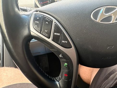 Used 2015 Hyundai Elantra Limited FWD image 14