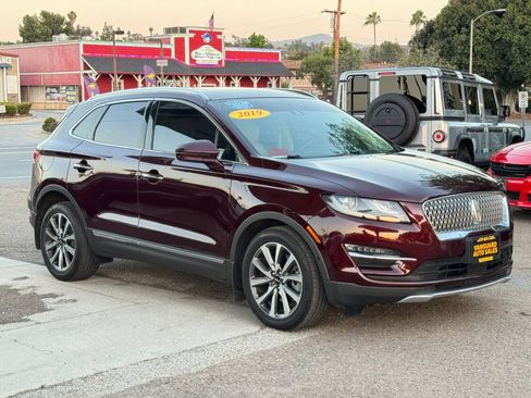 Used 2019 Lincoln MKC Reserve w/ MKC Technology Package FWD image 2