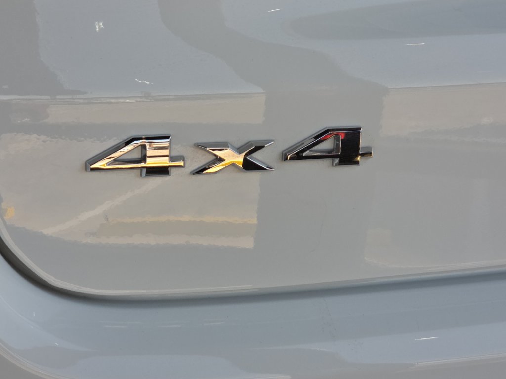 Used 2026 Jeep Compass Latitude AWD/4WD image 12