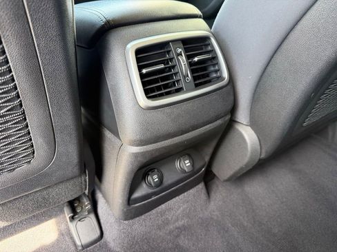 Used 2016 Kia Sorento LX image 31