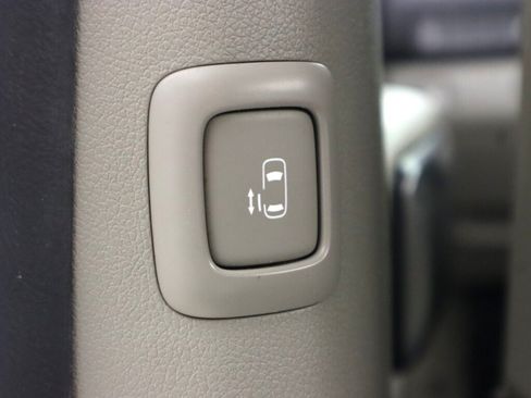 Used 2017 Kia Sedona LX w/ LX Essentials Premium Package FWD image 33