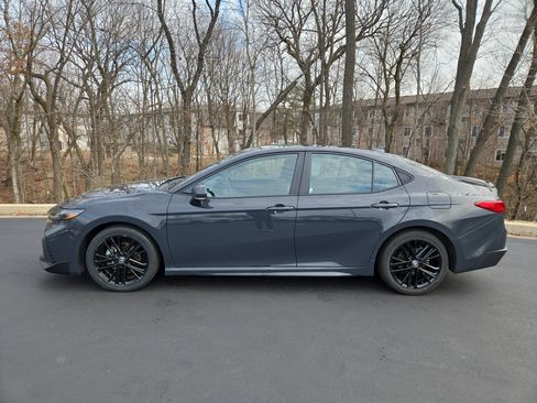 Used 2025 Toyota Camry LE image 5