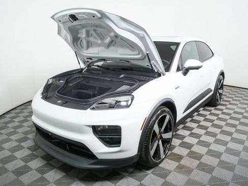 New 2026 Porsche Macan 4 Electric image 34