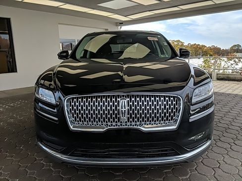Certified 2022 Lincoln Nautilus AWD w/ Premium Package image 2