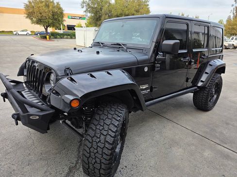 Used 2014 Jeep Wrangler Unlimited Sahara w/ Connectivity Group AWD/4WD image 7