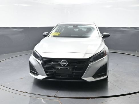 Used 2024 Nissan Altima 2.5 SV FWD image 7