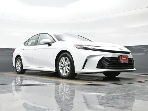 Used 2025 Toyota Camry LE image 24