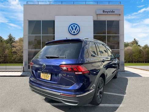 Certified 2022 Volkswagen Tiguan SE image 4