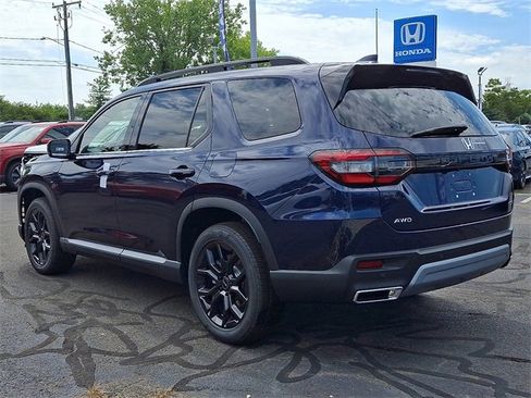 New 2025 Honda Pilot Touring image 4
